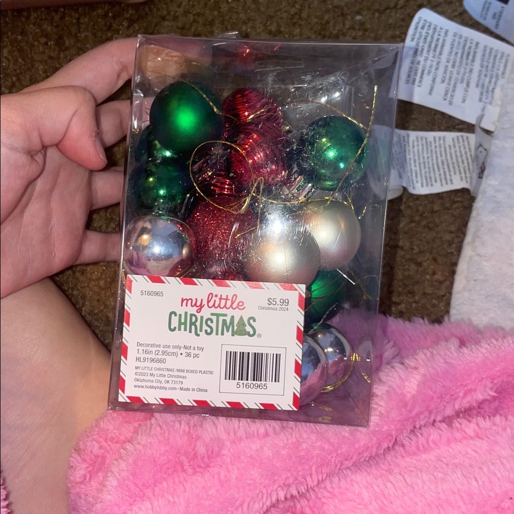 Mini Christmas Tree & Accessory Bundle - Picture 9 of 10
